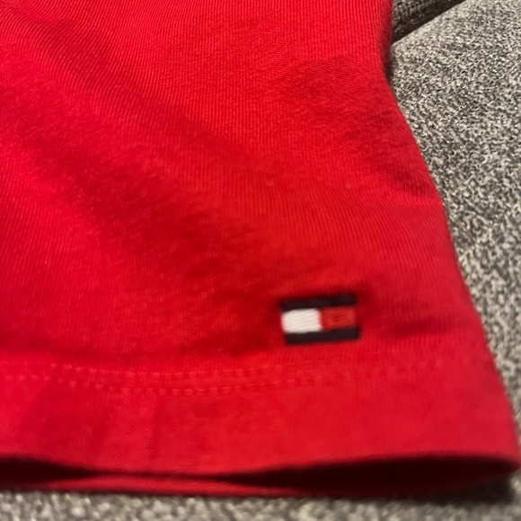 Tommy Hilfiger men's short sleeve t-shirt. Red. Medium - Picture 3 of 4